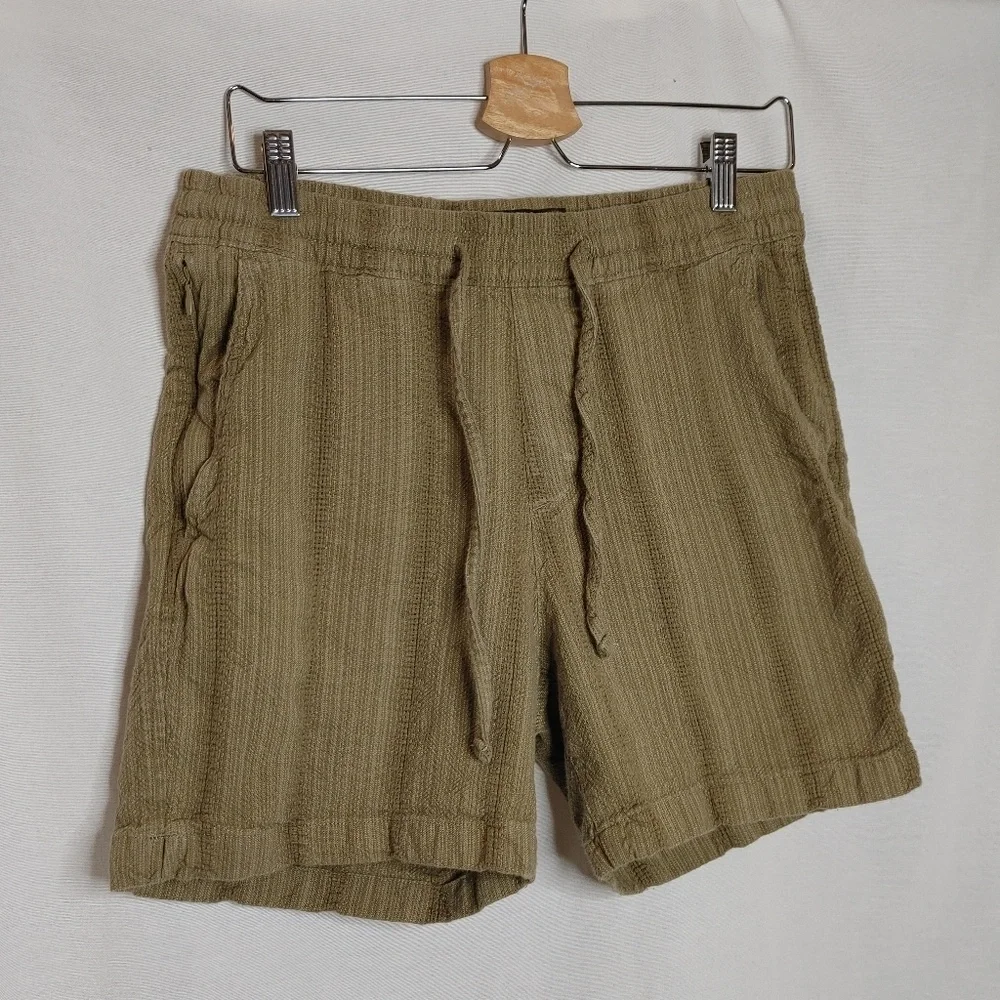 Abercrombie & Fitch Seersucker Pull-On Short Olive Green Stripe‎ 6